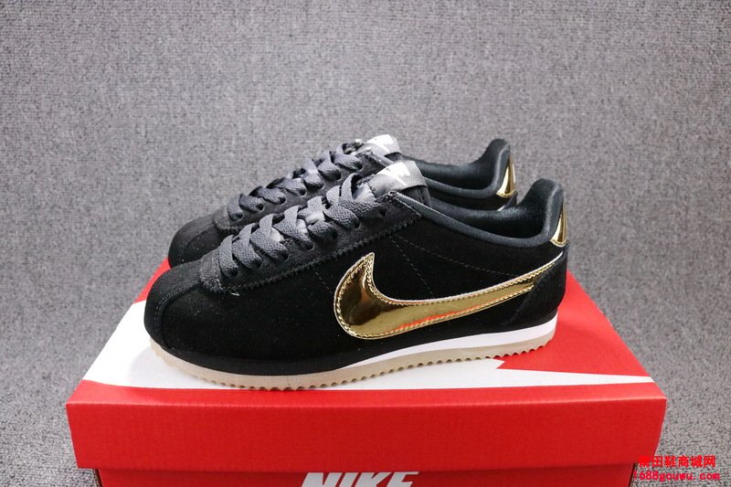 Classic Cortez SE 黑色翻毛金