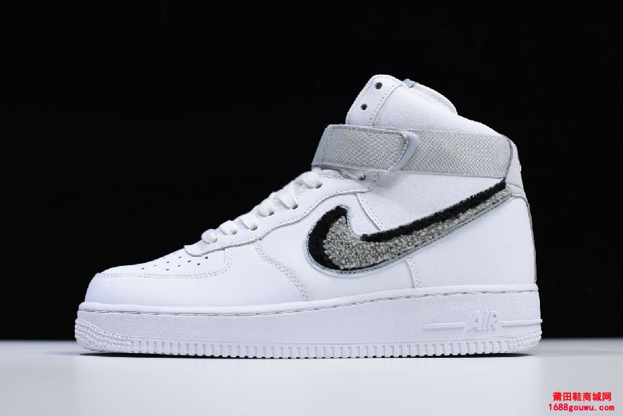 Nike Air Force 1 High '07 LV8 空